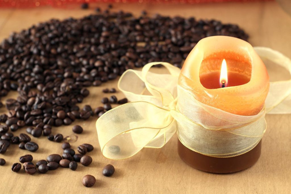 aroma svíčka se zrnky kávy